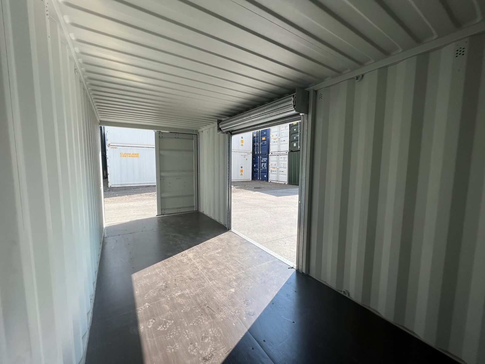 20ft custom one trip shipping container – roller shutter & ral 7035 respray