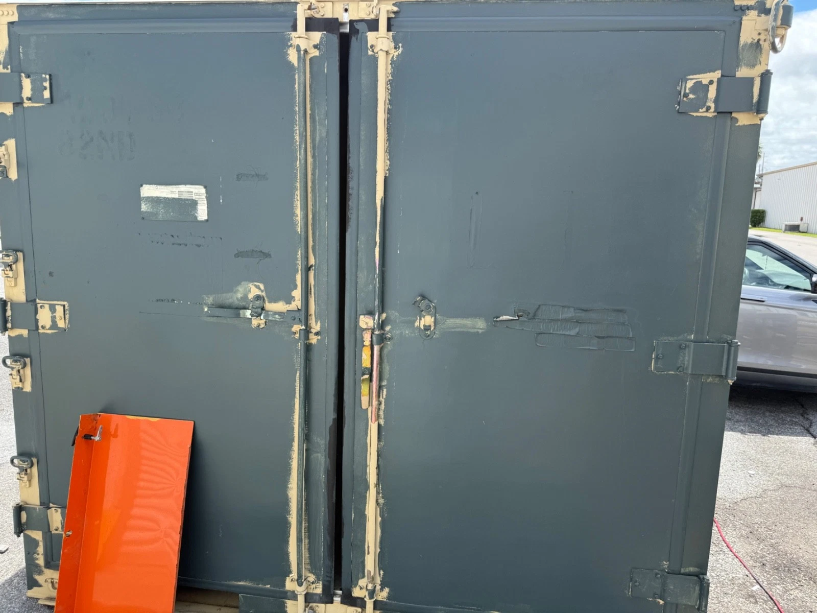 lightweight quad door shipping container split into two sides
