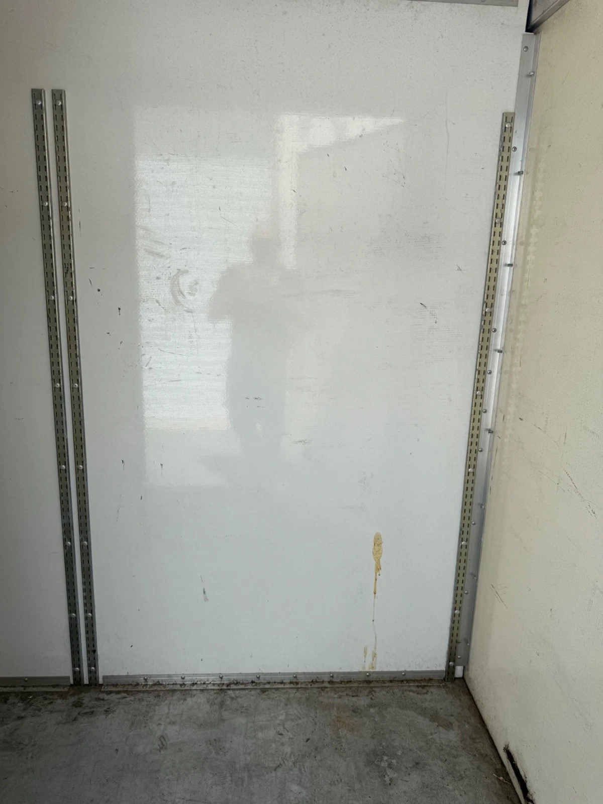 lightweight quad door shipping container split into two sides