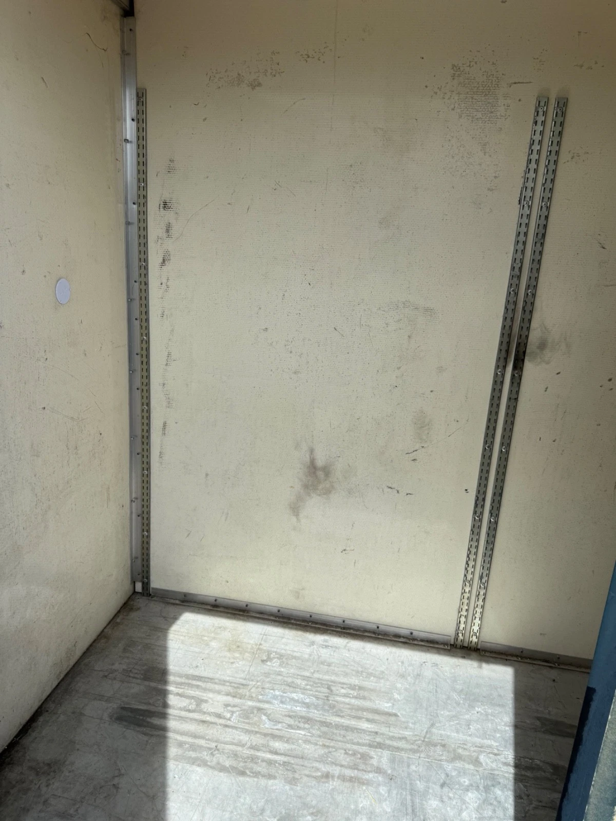 lightweight quad door shipping container split into two sides