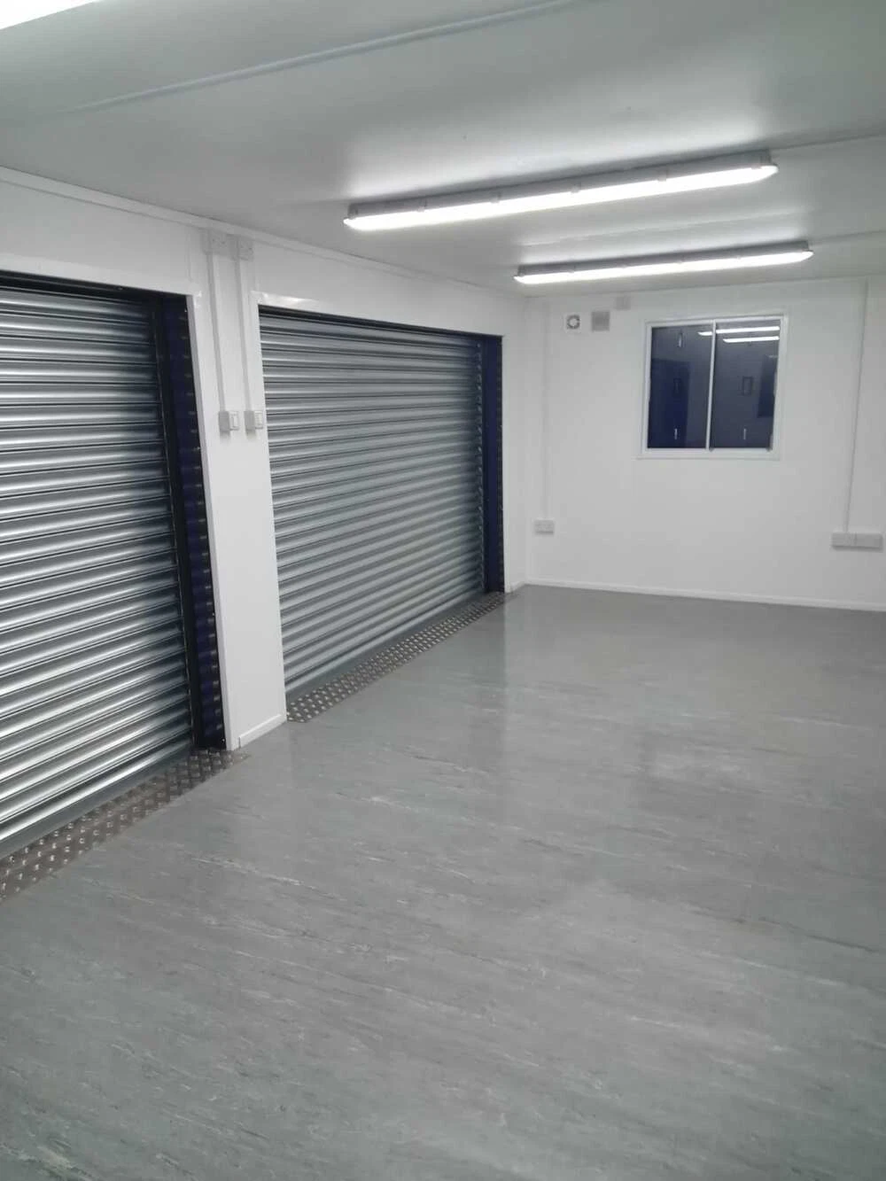 24ft x 10ft bespoke cabin / shop / cafe / office / bar / sales unit