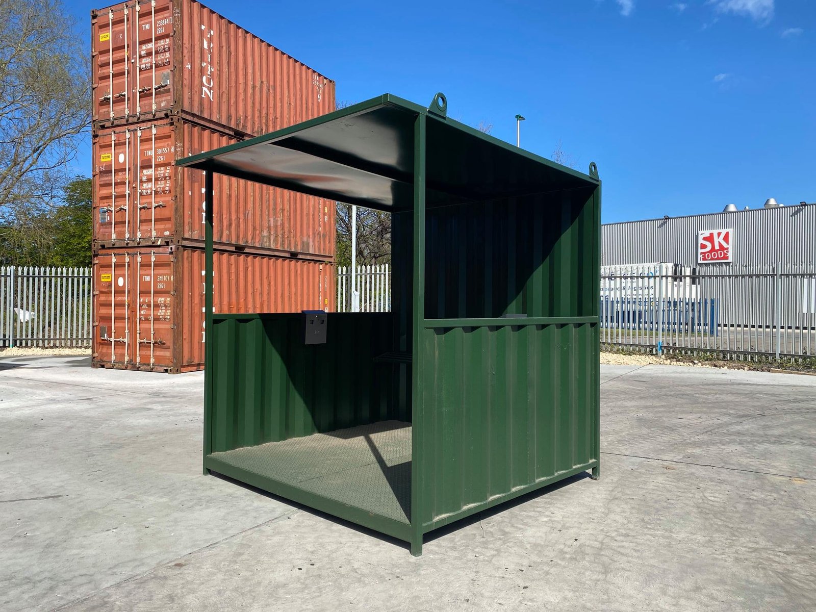 5ft x 8ft Outdoor Smoking Shelter with Polycarbonate Roof and Steel Frame